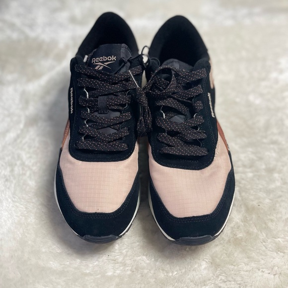 Reebok Black anReebok Men's Classic Legacy SneakerArm
